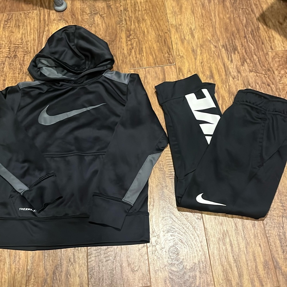 Nike dri-fit sweatshirt and joggers